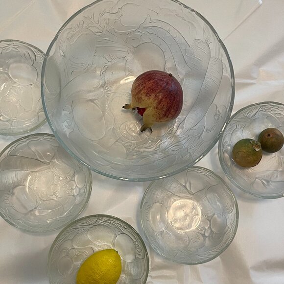VINTAGE Salad Bowl Set in Frosted Pressed Glass Six (6) Pieces Exc. Condition - Picture 2 of 12